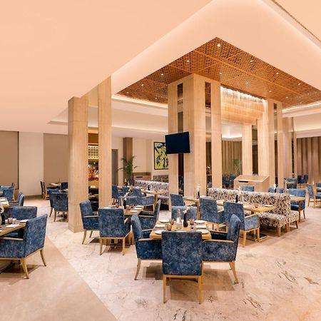 Sandal Suites By Lemon Tree Hotels Noida Esterno foto