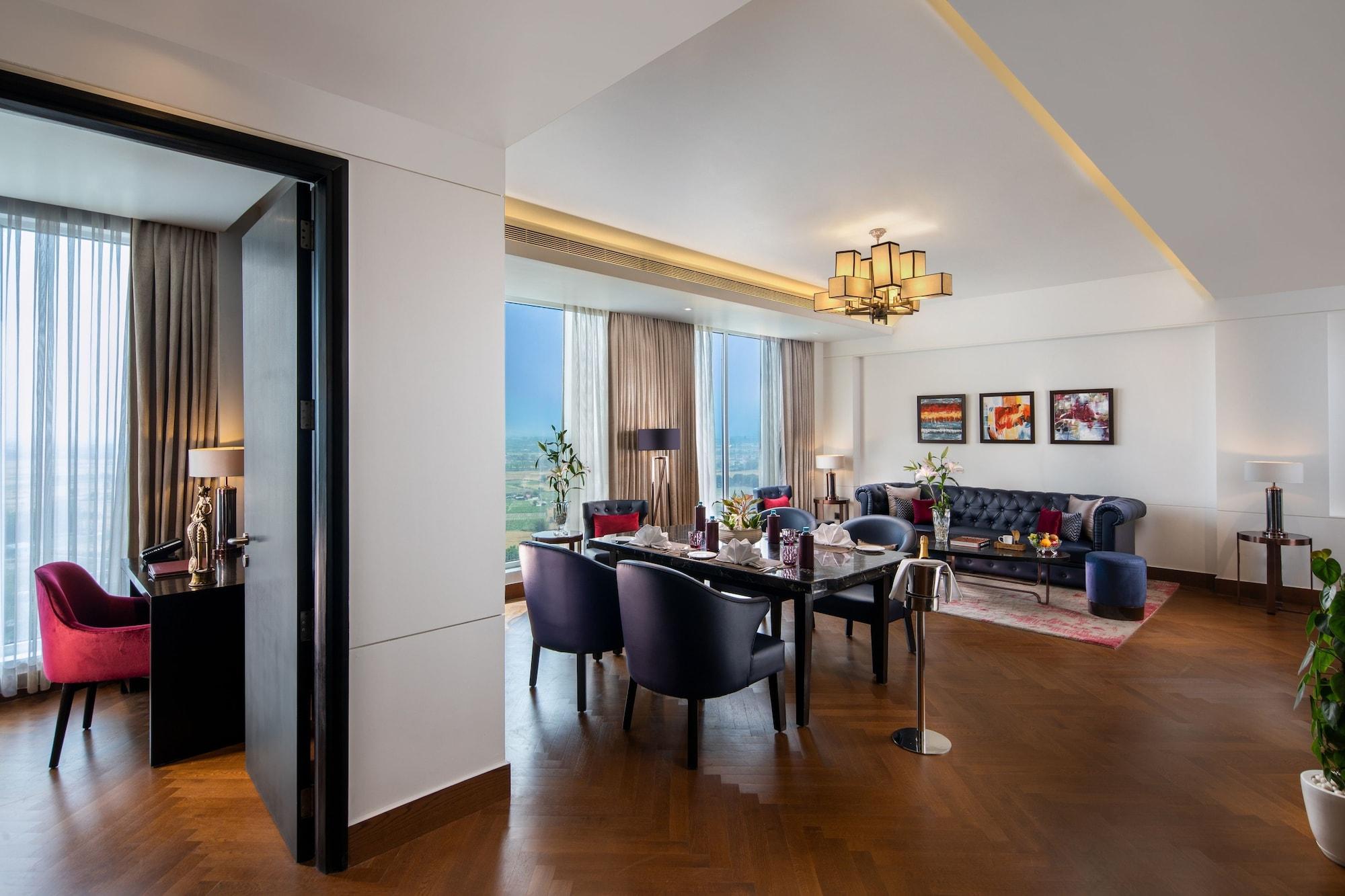 Sandal Suites By Lemon Tree Hotels Noida Esterno foto