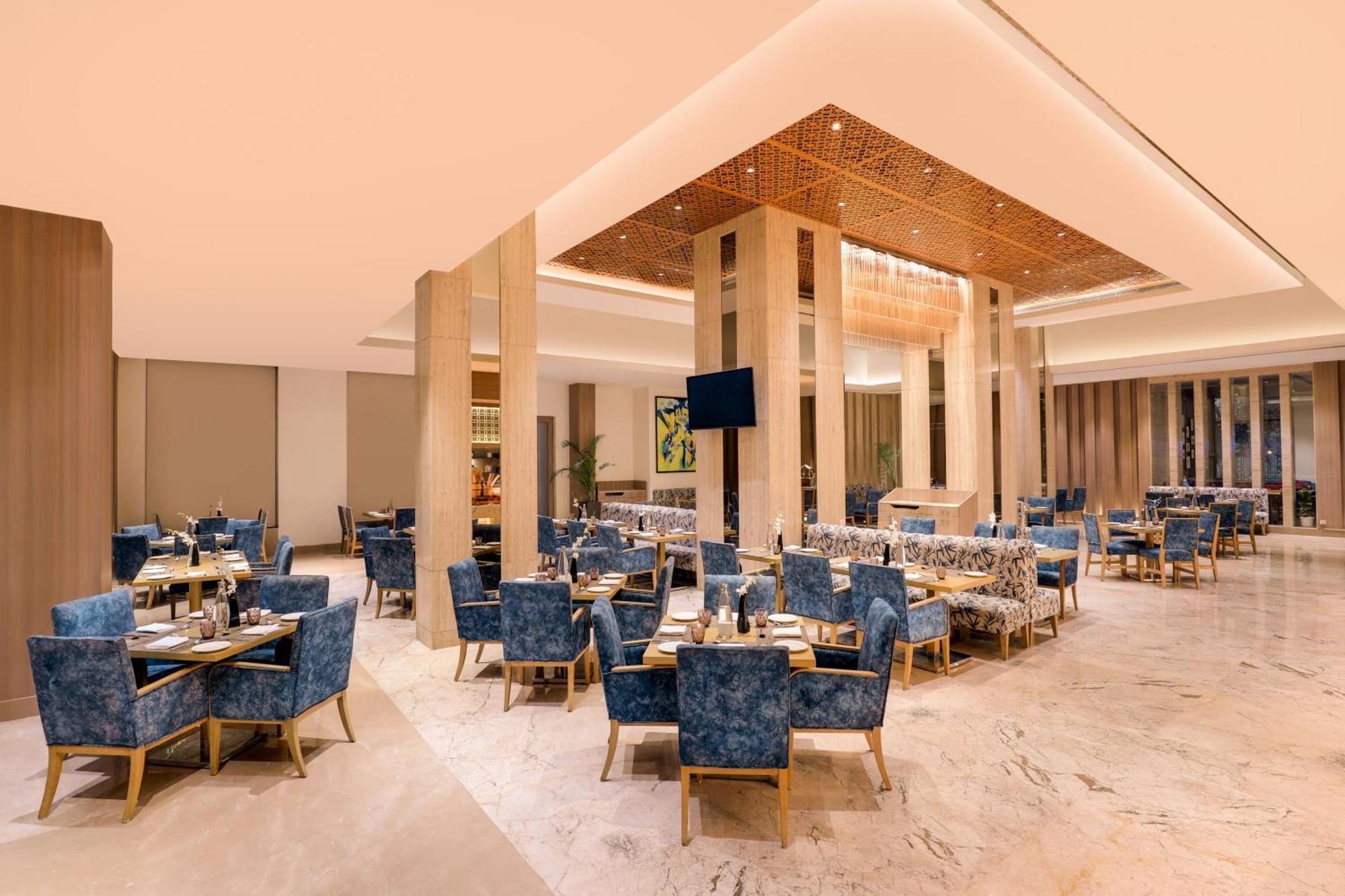 Sandal Suites By Lemon Tree Hotels Noida Esterno foto