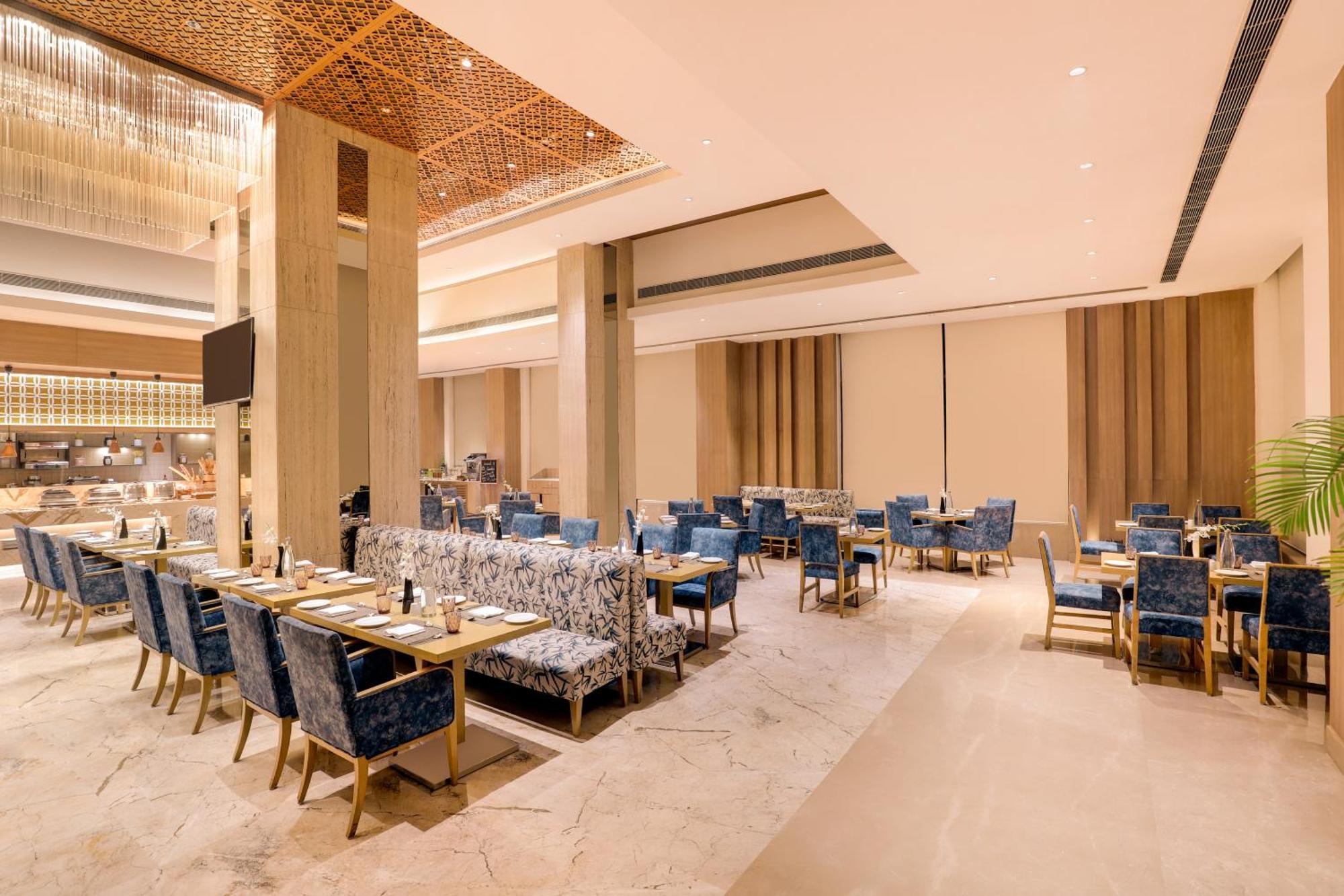 Sandal Suites By Lemon Tree Hotels Noida Esterno foto