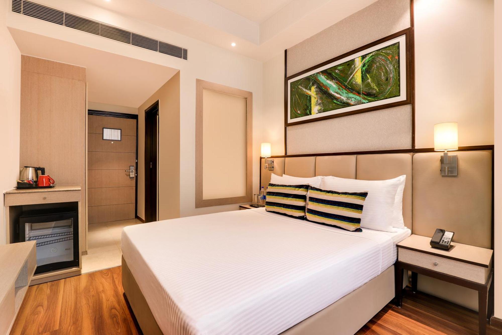 Sandal Suites By Lemon Tree Hotels Noida Esterno foto