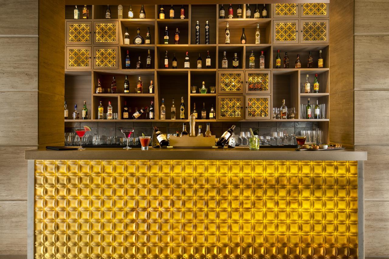 Sandal Suites By Lemon Tree Hotels Noida Esterno foto