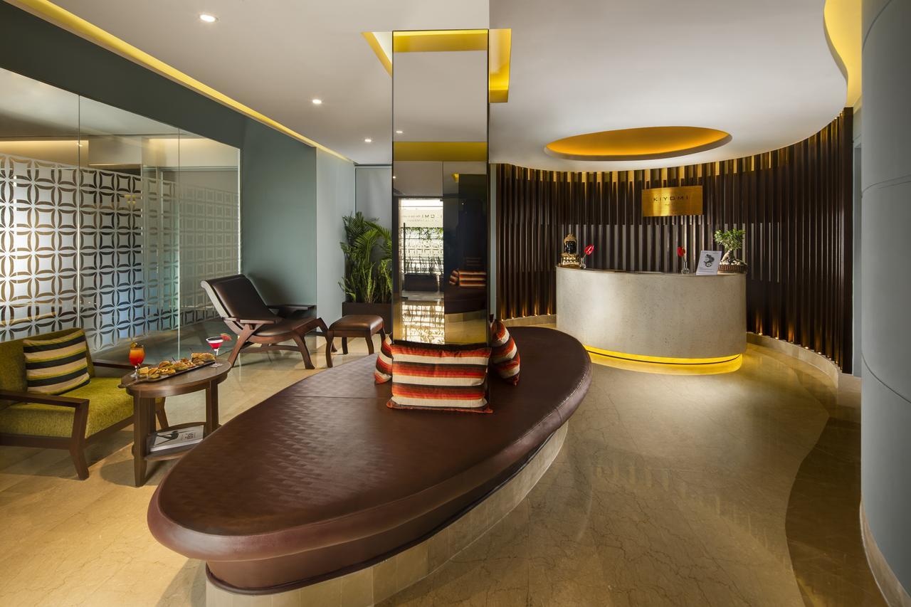 Sandal Suites By Lemon Tree Hotels Noida Esterno foto