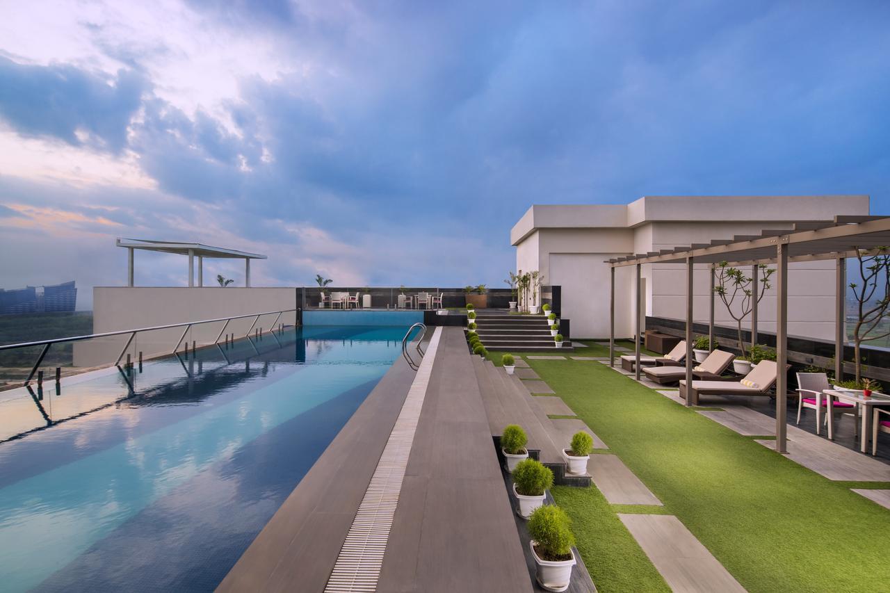 Sandal Suites By Lemon Tree Hotels Noida Esterno foto
