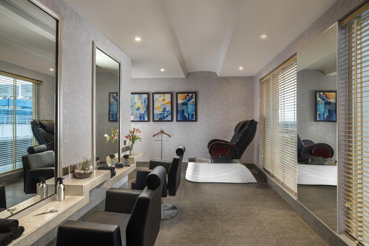 Sandal Suites By Lemon Tree Hotels Noida Esterno foto