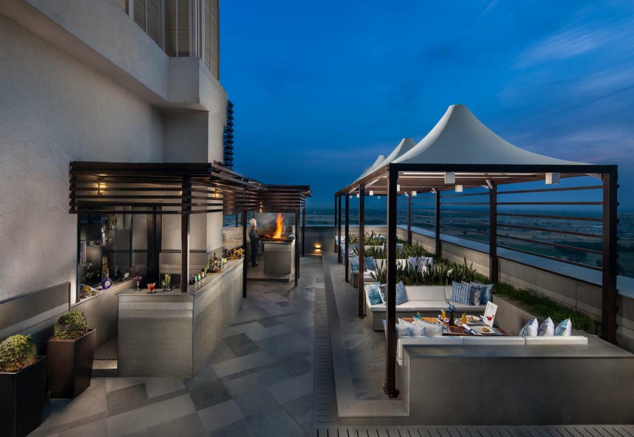 Sandal Suites By Lemon Tree Hotels Noida Esterno foto