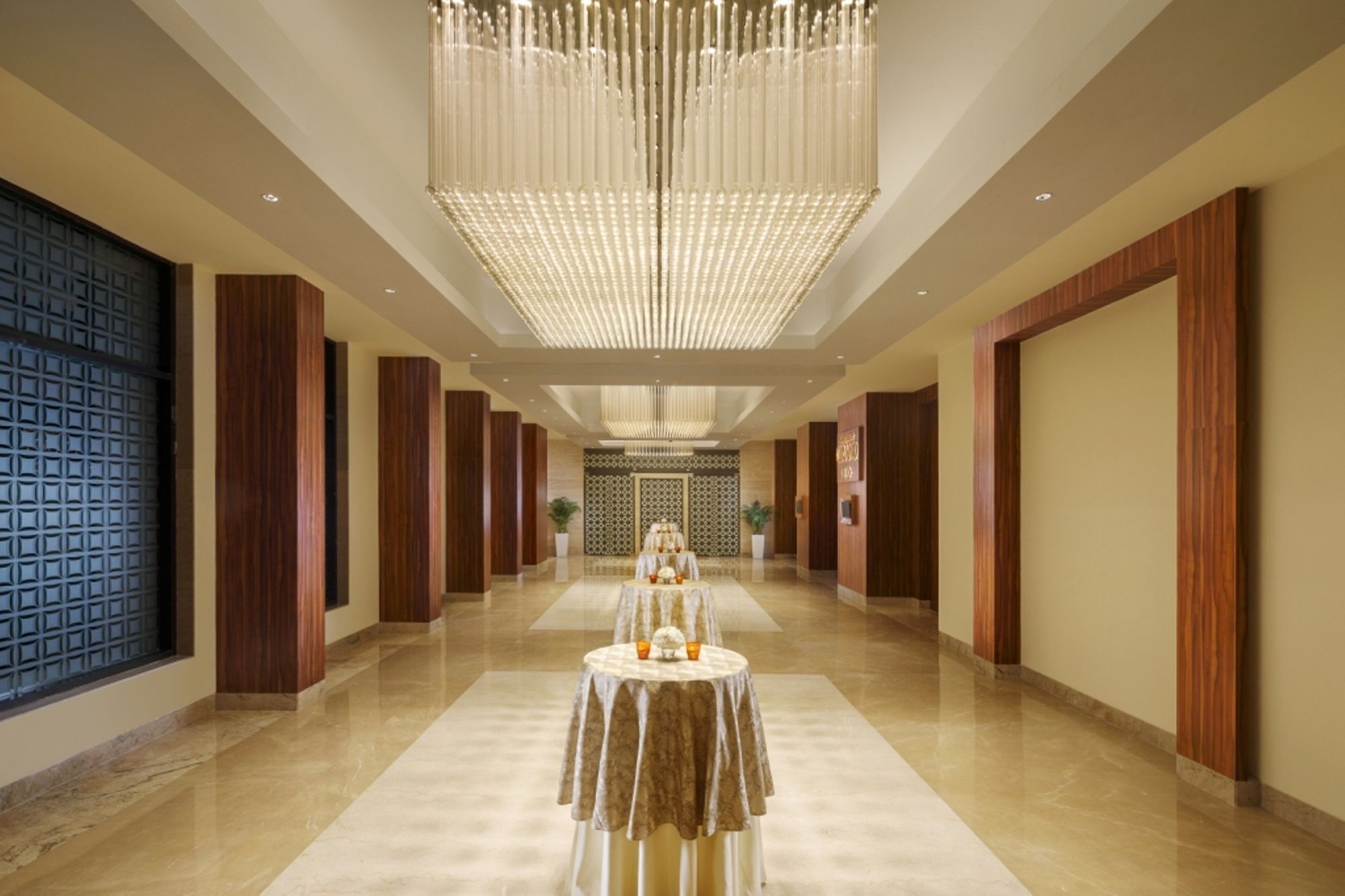 Sandal Suites By Lemon Tree Hotels Noida Esterno foto
